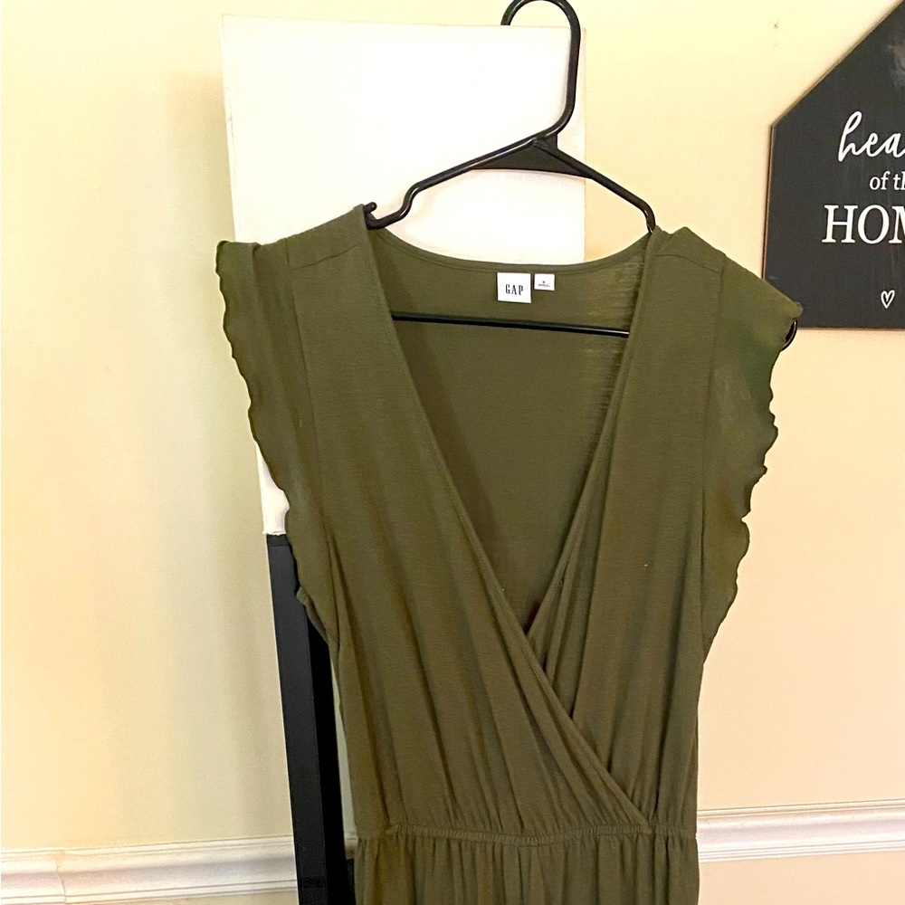 Gap never worn jump suit.. size small